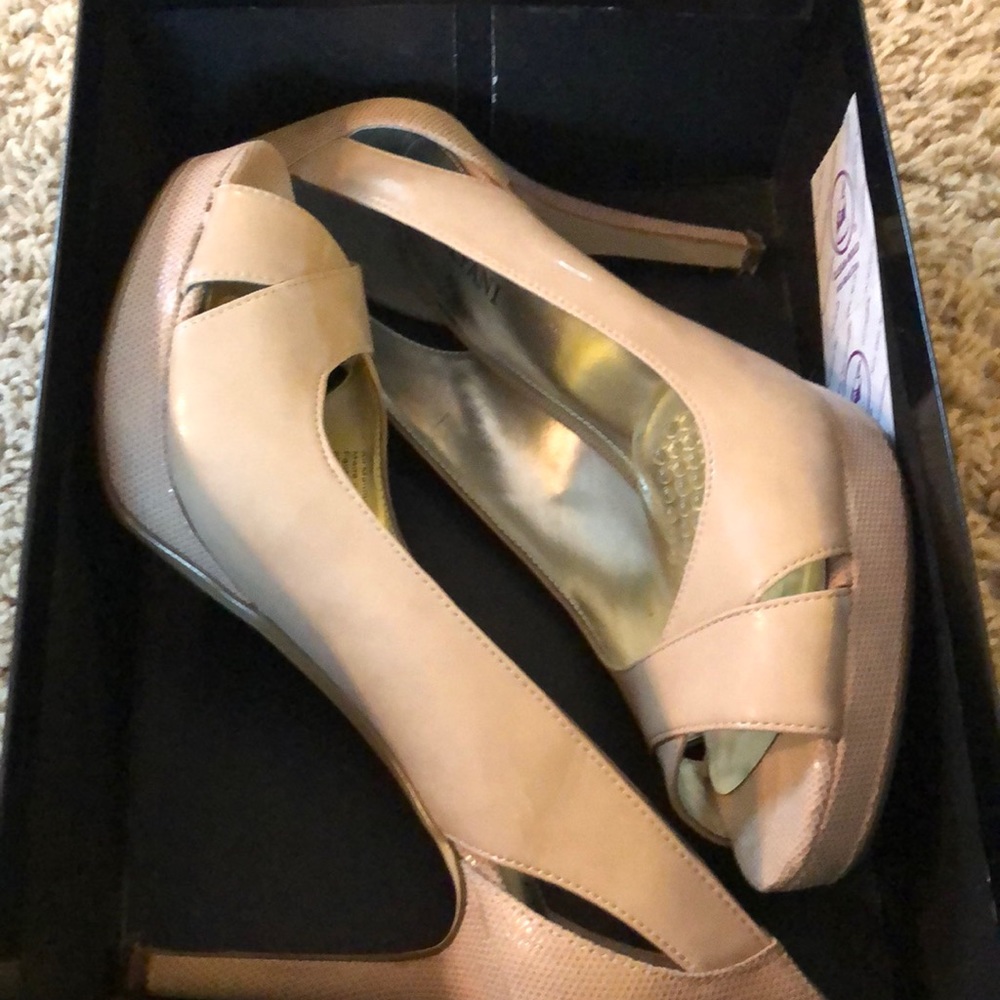 Alfani Nude heels size 8